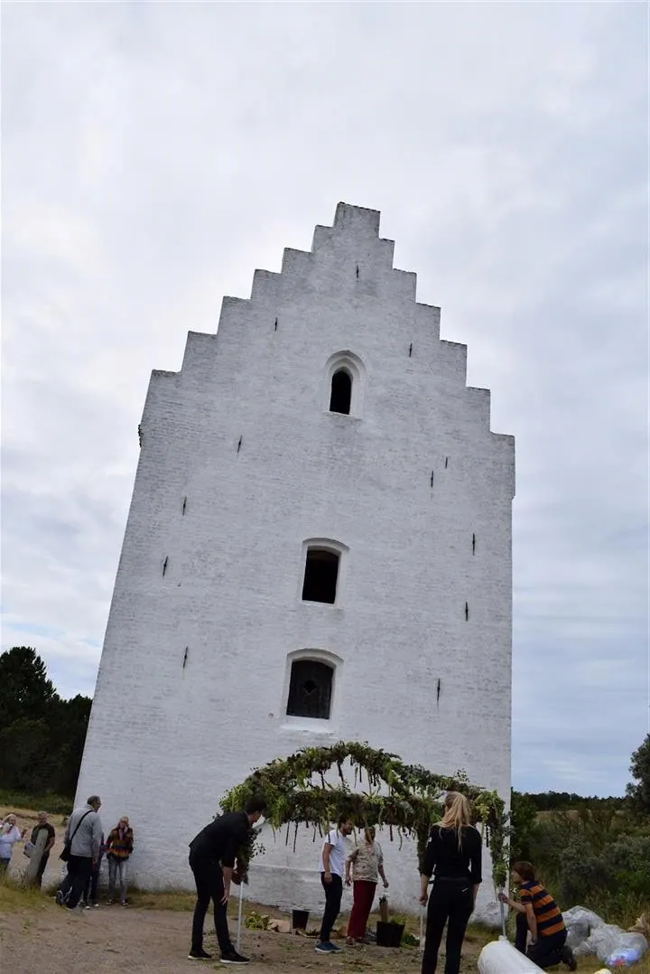 G22 den tilsandede kirke   the sand covered church skagen sat 22 jul (23)